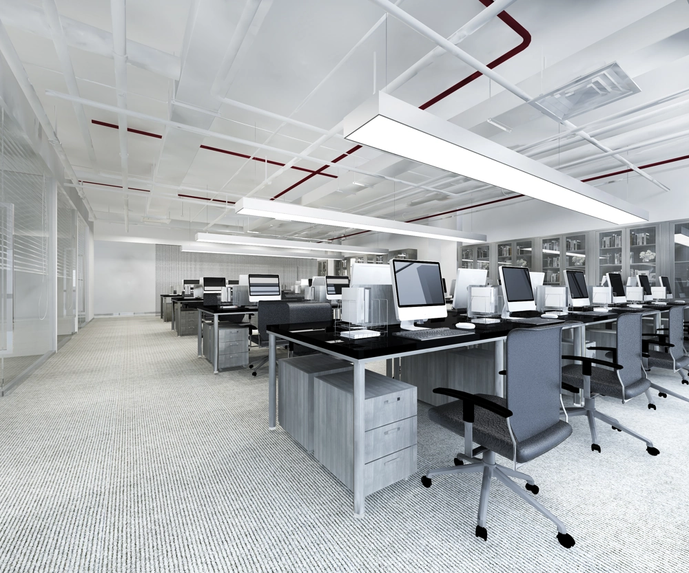 Nowoczesne równomierne oświetlenie biurowe w open space z biurkami i komputerami