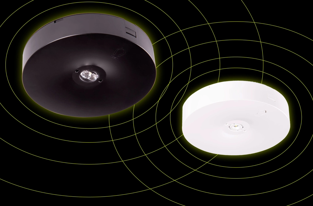 Dwie okrągłe oprawy oświetleniowe LED natynkowe w kolorach czarnym i białym